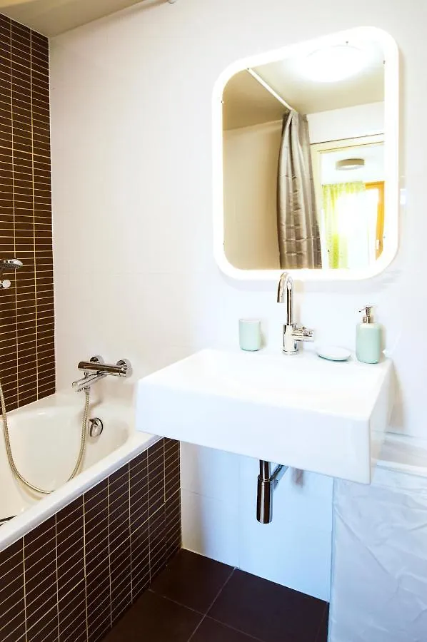 Modern Apartment Charvatova Praga