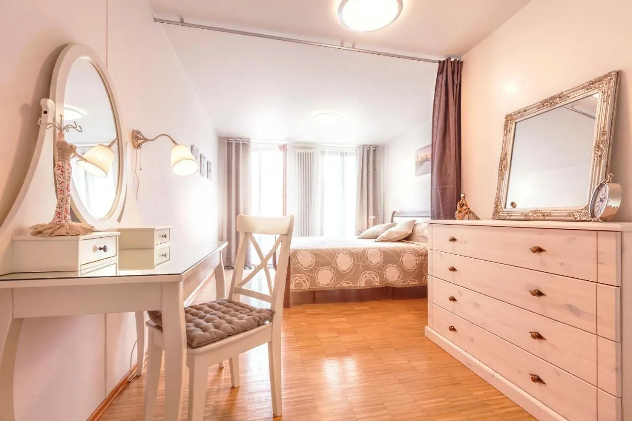 Modern Apartment Charvatova Praga