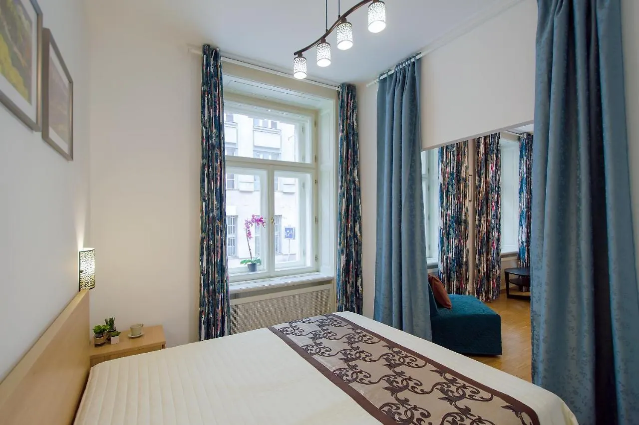 Modern Apartment Charvatova Praga