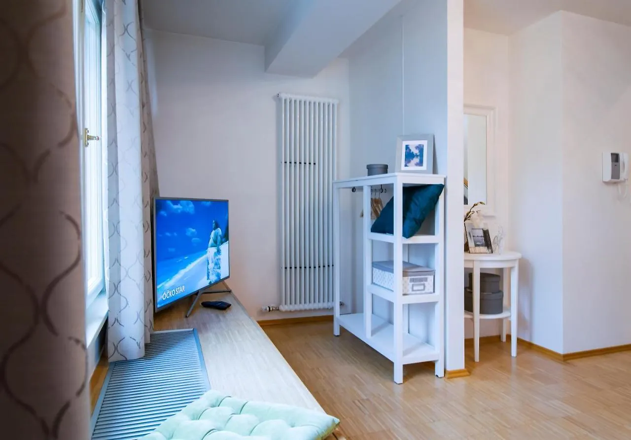 Modern Apartment Charvatova Praga República Checa