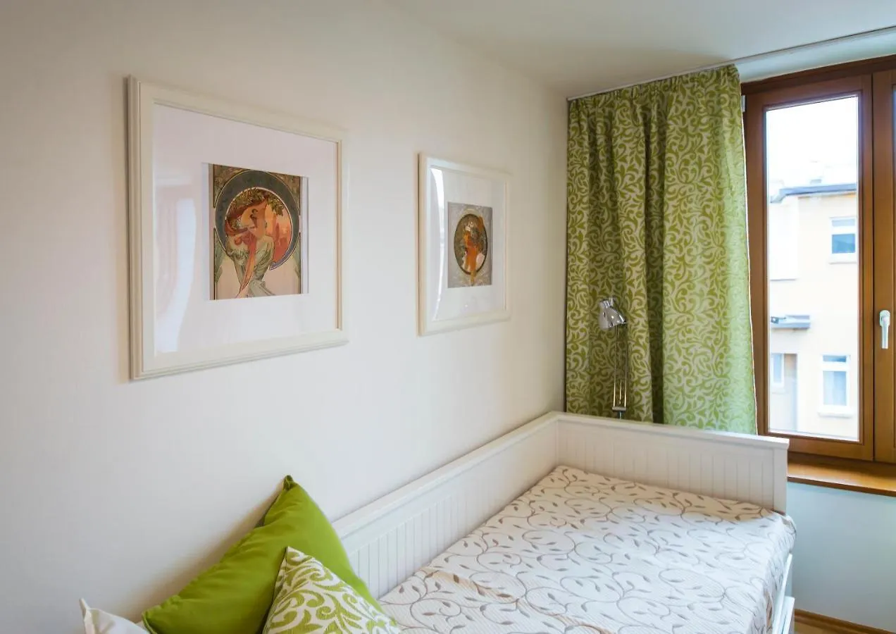 Modern Apartment Charvatova Praga