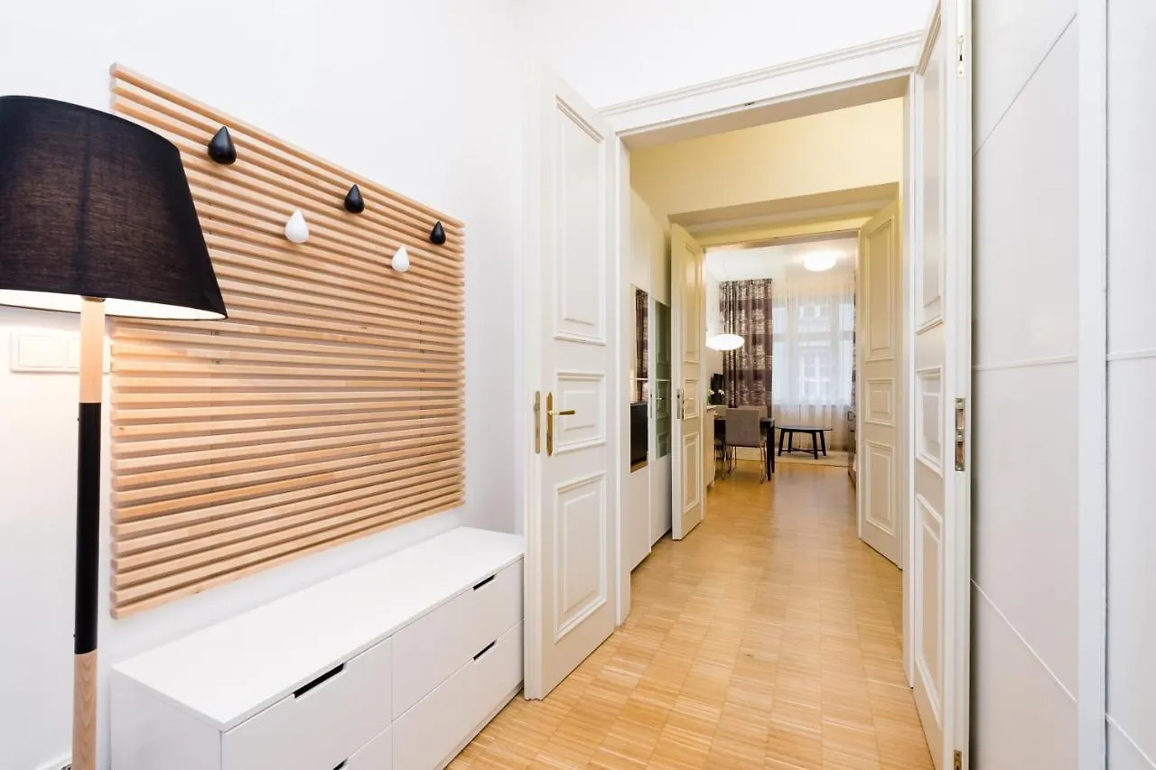 Modern Apartment Charvatova Praga