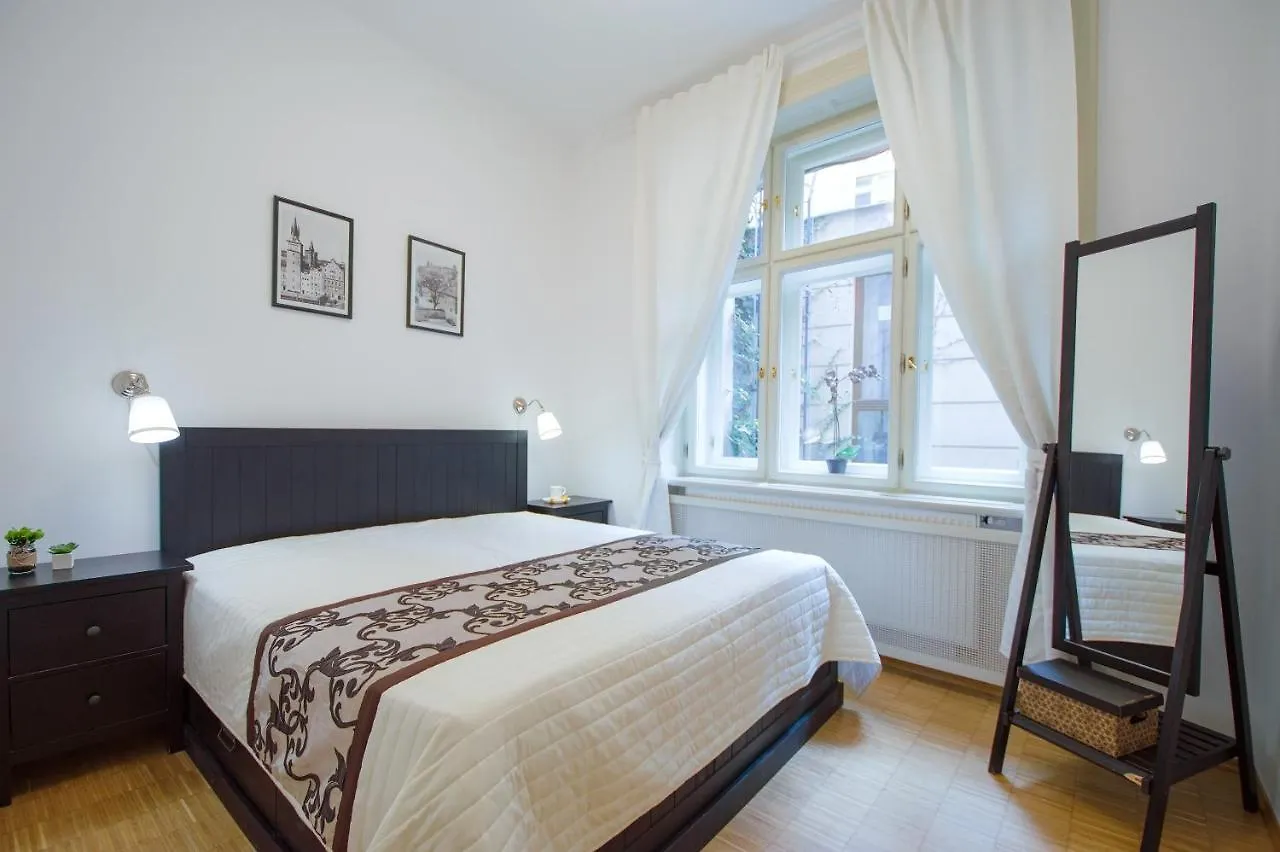 Modern Apartment Charvatova Praga