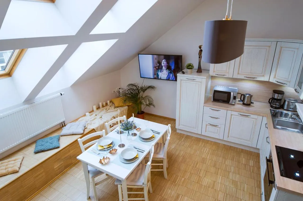 Modern Apartment Charvatova Praga República Checa