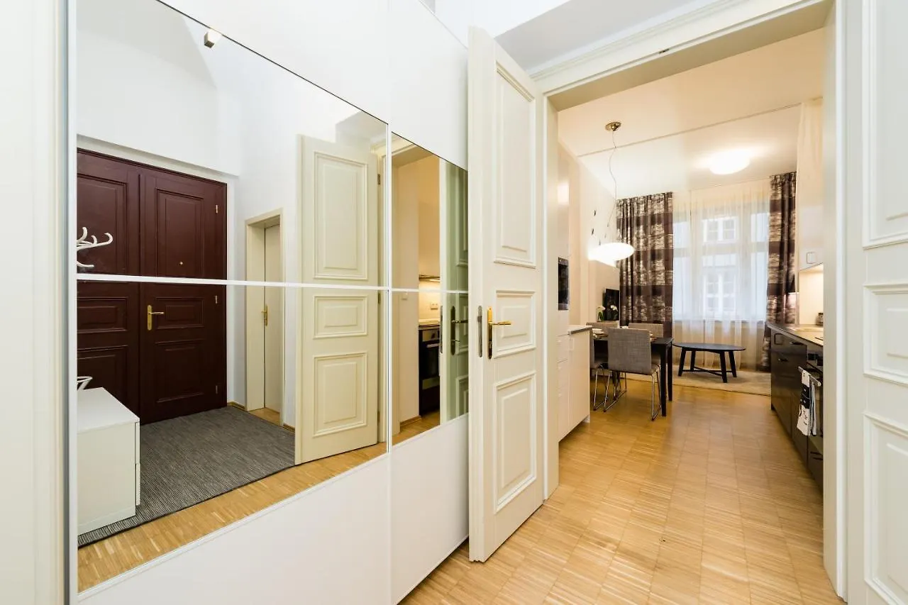 Modern Apartment Charvatova Praga
