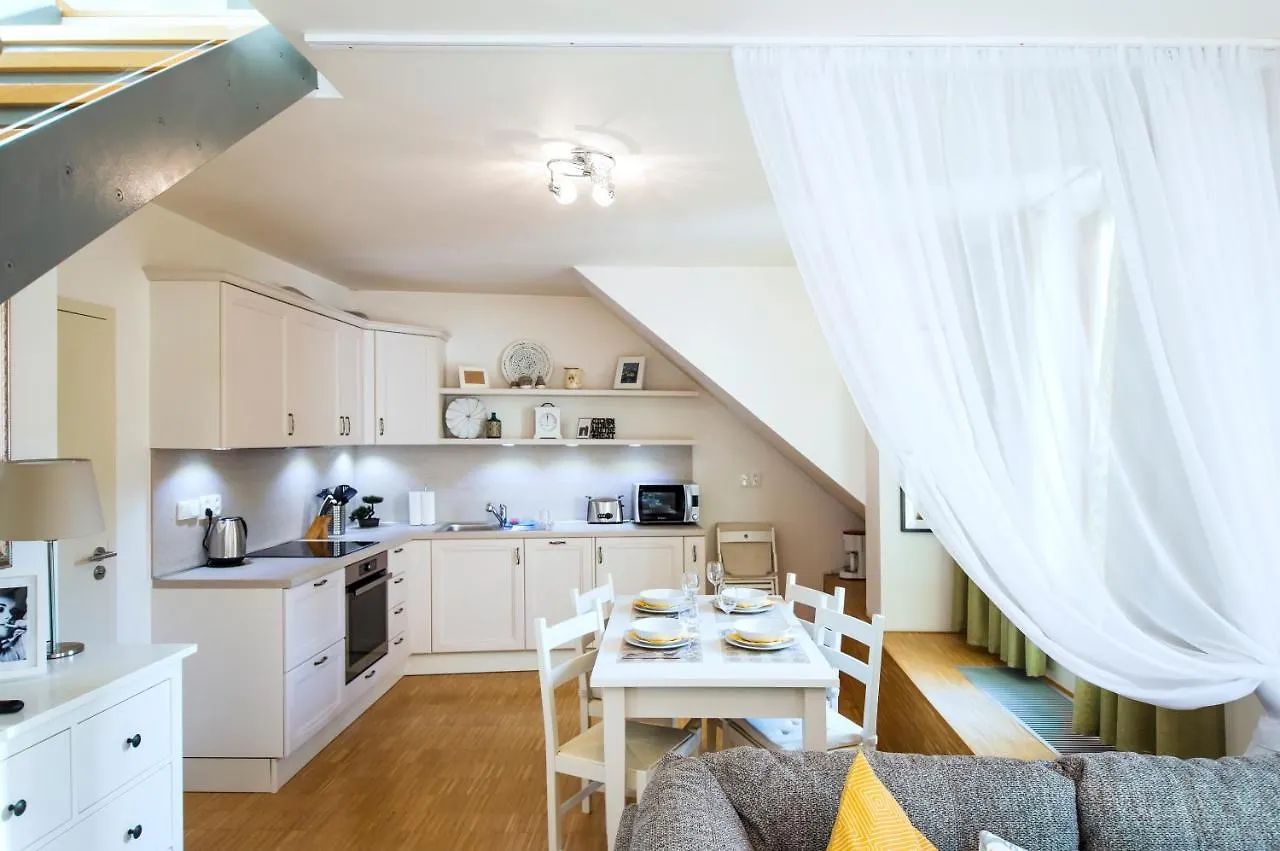 Modern Apartment Charvatova Praga República Checa