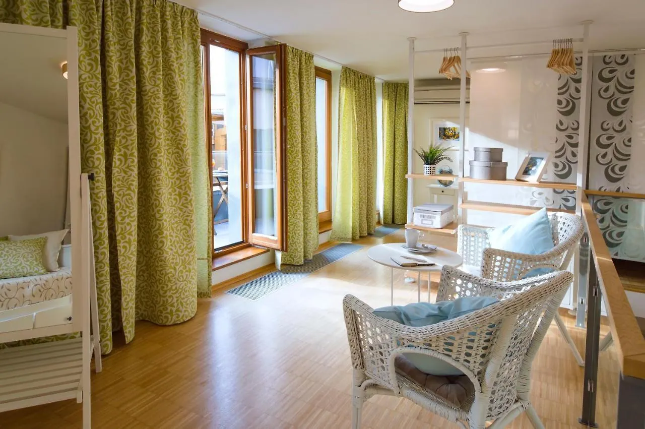 Modern Apartment Charvatova Praga