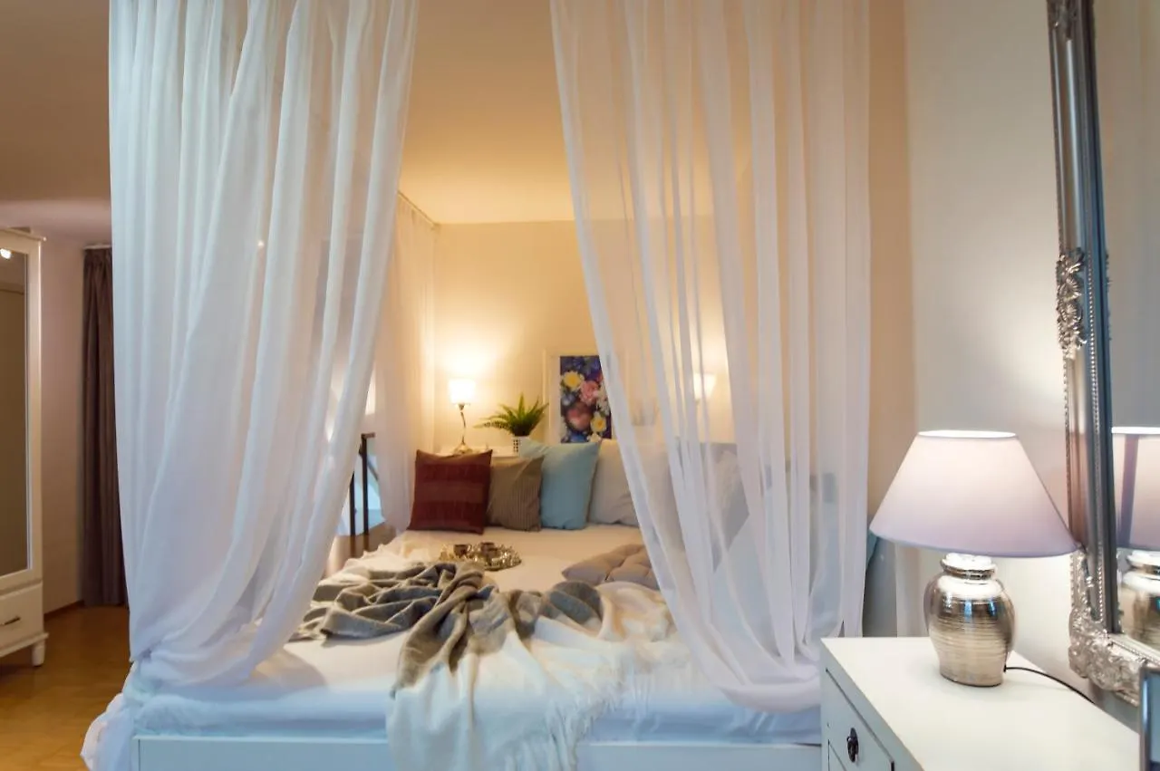 Modern Apartment Charvatova Prag